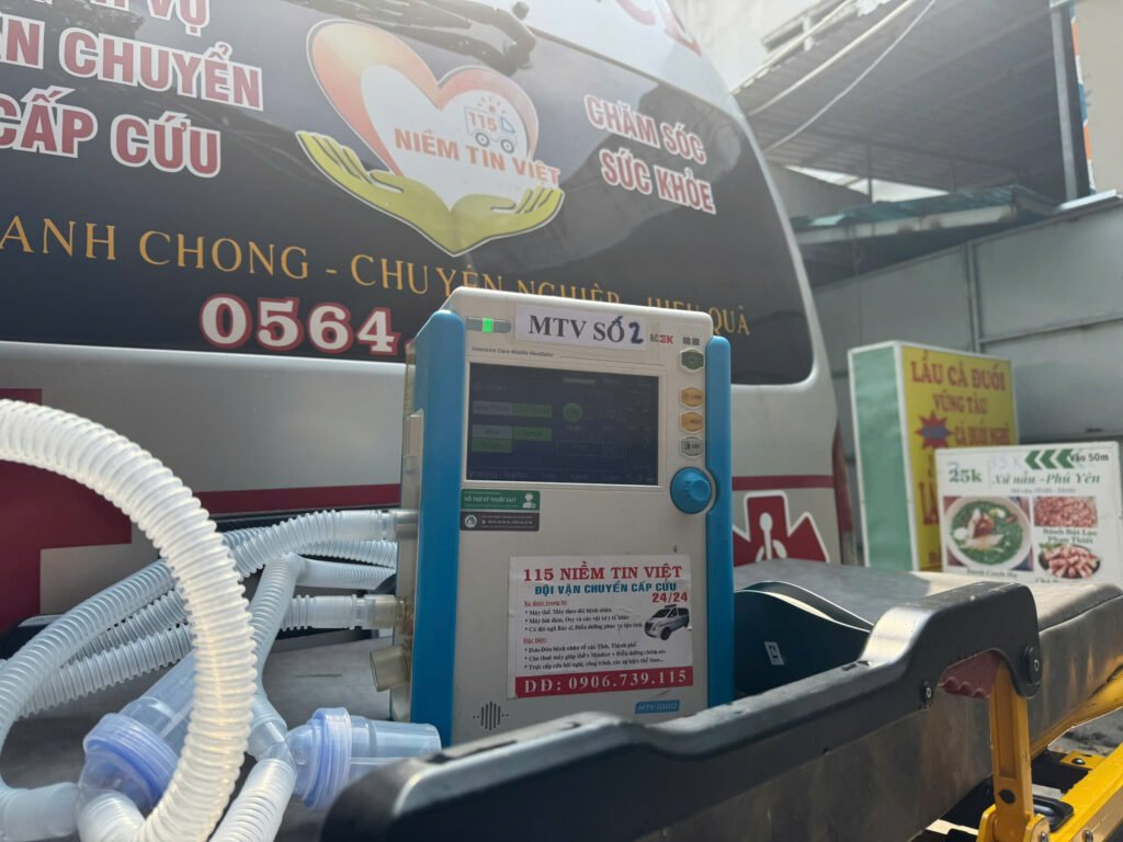 Xe cứu thương có hỗ trợ oxy và thiết bị theo dõi không - xe cứu thương hiện đại, oxy xe cứu thương, xe cứu thương trang bị